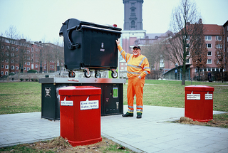 Illustration for article titled Garbage Men Take Amazing Photos With Giant Dumpster Cameras